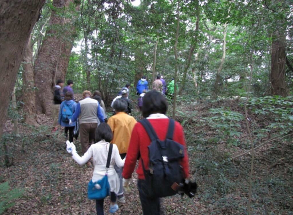 えびすの森 清掃奉仕の様子